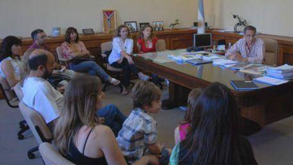 Acuerdan la construcci�n del techo para el futuro SUM del Colegio Estrada