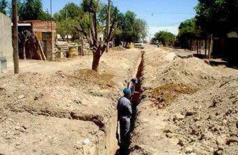 Contin�an las obras cloacales en Patagones