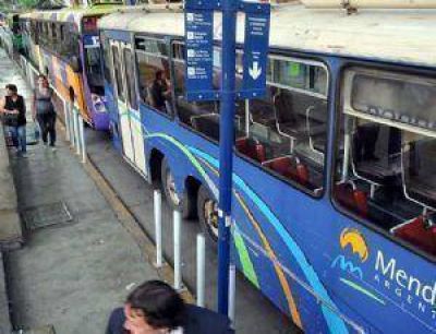 Choferes de troles estiraron el paro hasta hoy al mediod�a
