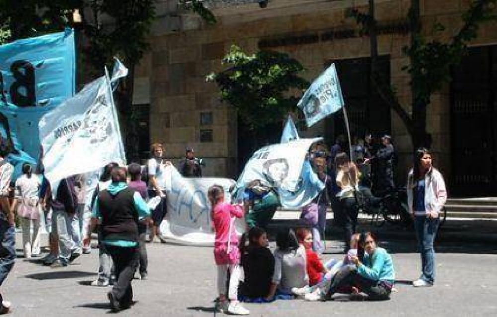 Movilizaci�n de Barrios de Pie ante la Municipalidad