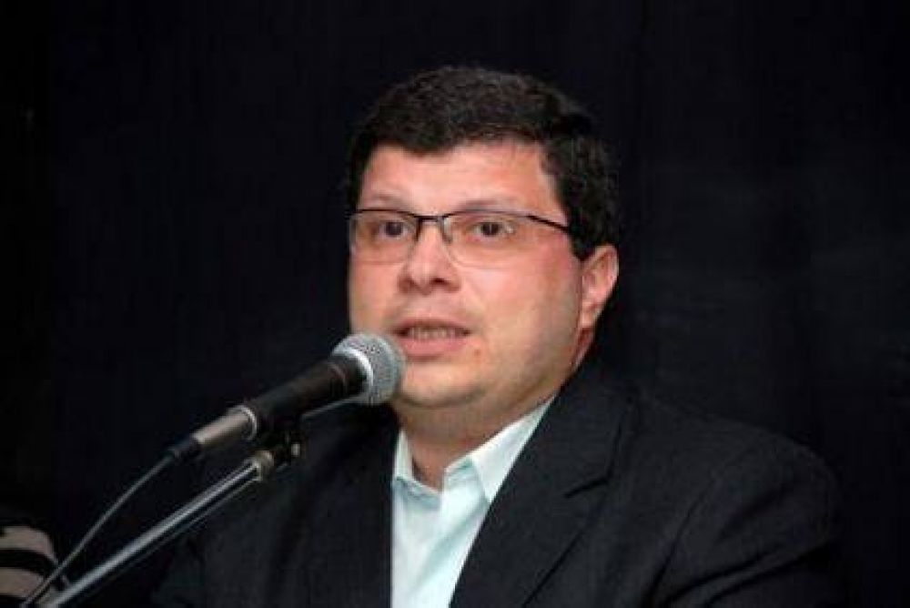Peralta: "Tenemos un poder central que toma todo"