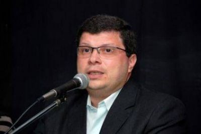 Peralta: "Tenemos un poder central que toma todo"