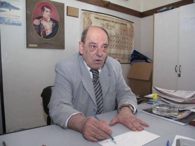"La idea de trasladar bares a la escollera es p�sima"