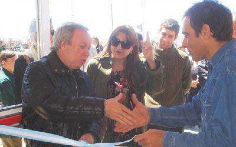 Peralta anunci� creaci�n de escuela polimodal para Jaramillo y Fitz Roy