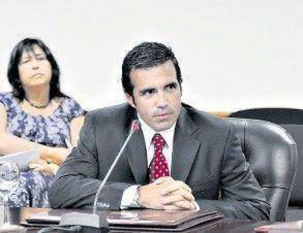 "Las presiones pol�ticas hacen imposible ejercer la magistratura"