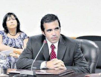"Las presiones pol�ticas hacen imposible ejercer la magistratura"