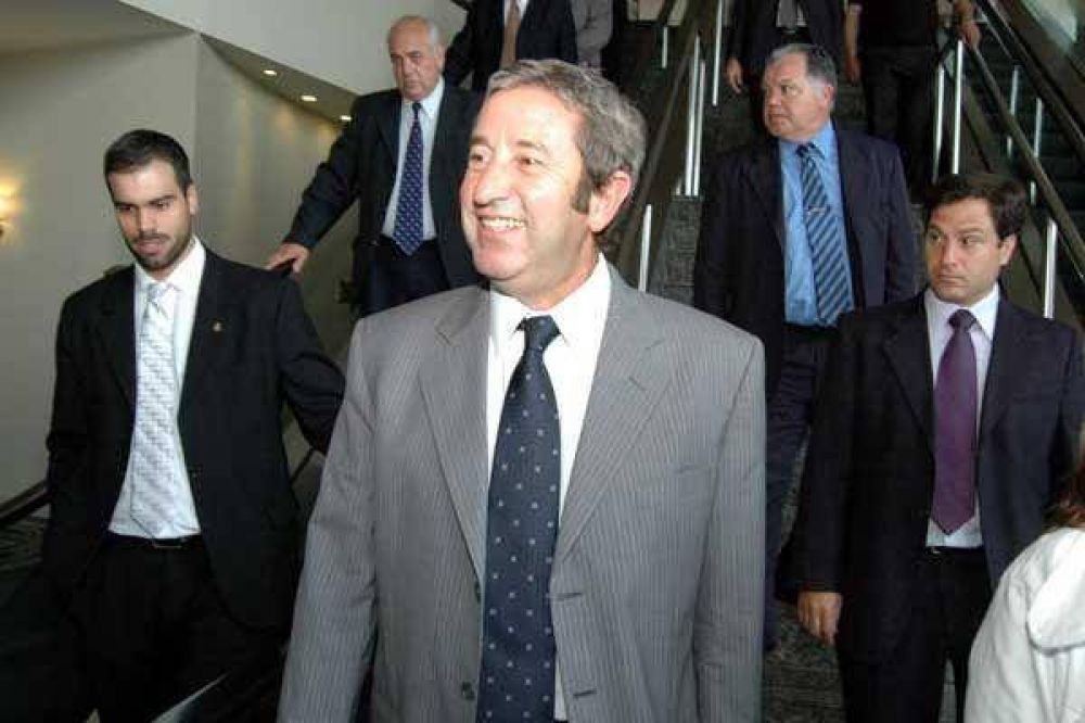 Cobos pide "respetar los fallos"