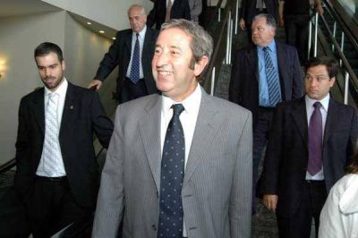 Cobos pide "respetar los fallos"