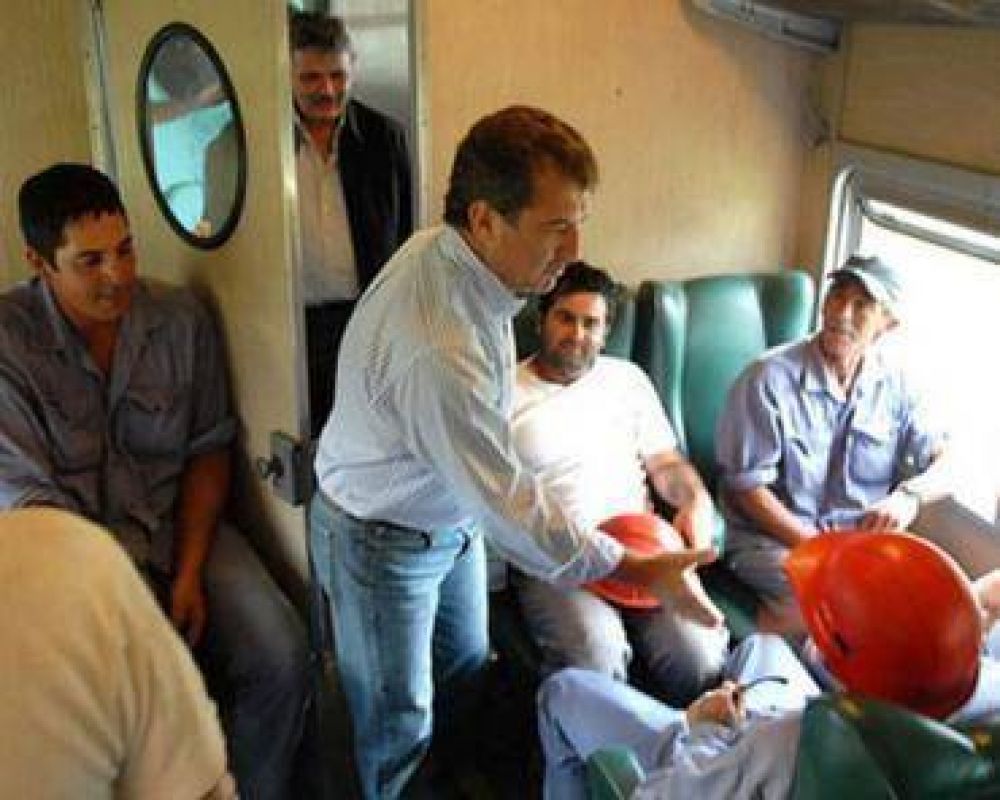 Lleg� el tren que partir� hoy a Paran�