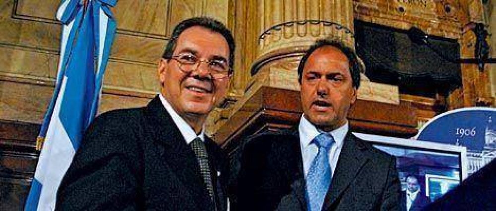 Crece la influencia de un ex "monto" en la pol�tica de seguridad de Scioli