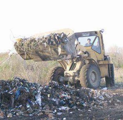 Comenz� el dep�sito de basura en el pol�mico predio de Talita
