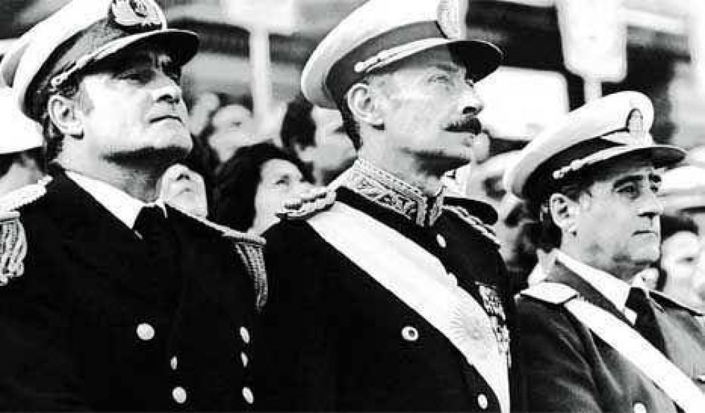 Es hijo de un desaparecido y ahijado de Jorge Videla 