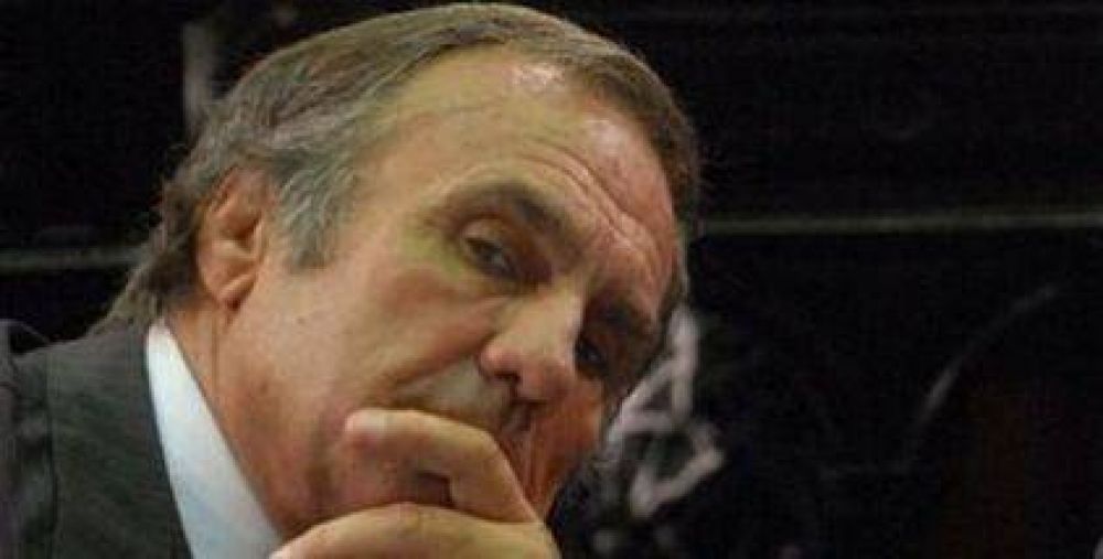Reutemann rompi� el silencio y neg� su candidatura: "Si quiere, que se lance Duhalde"