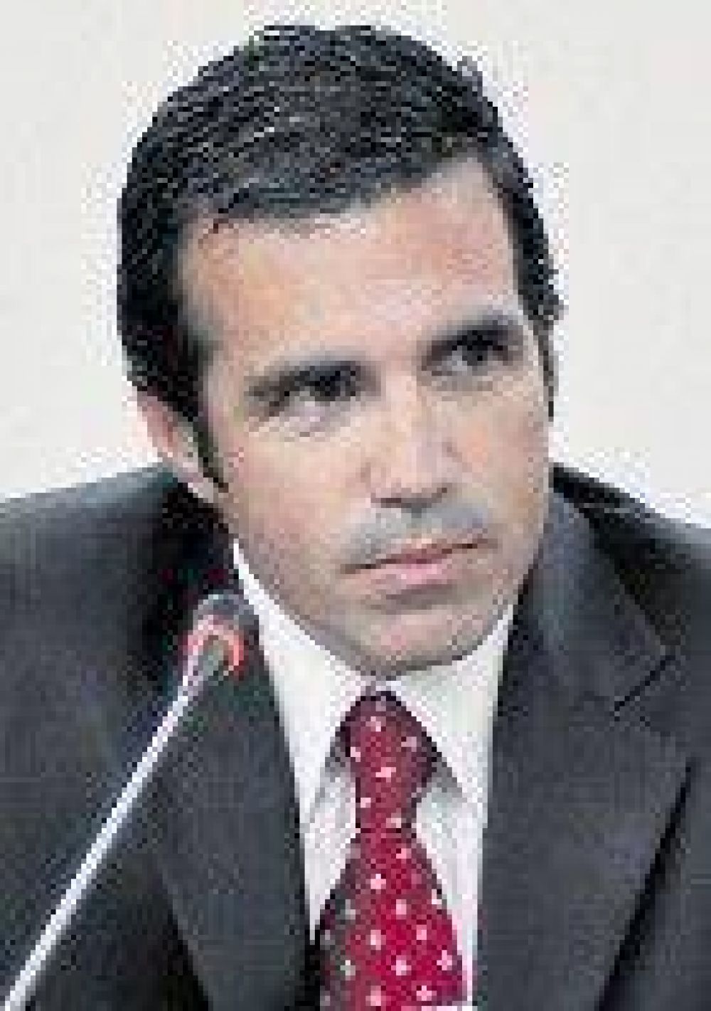 Renunci� el magistrado que denunci� presiones por investigar al Gobierno