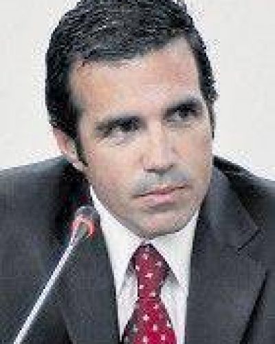 Renunci� el magistrado que denunci� presiones por investigar al Gobierno