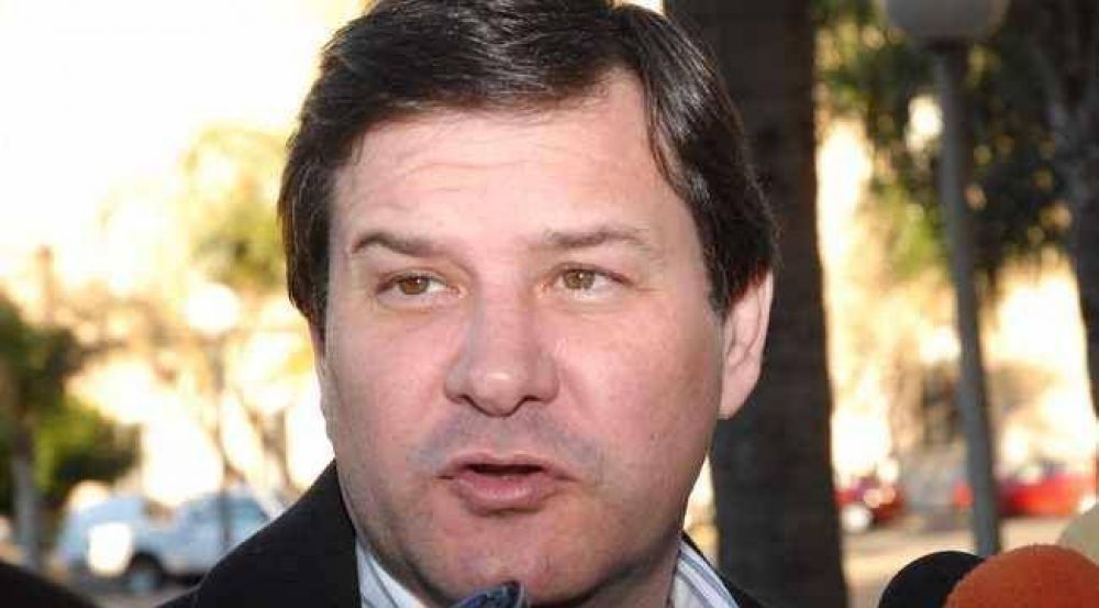 "Binner desprecia el Senado"
