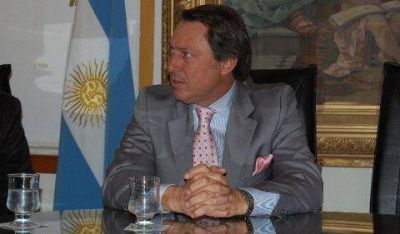 Casal firm� convenio de cooperaci�n con el municipio de Florencio Varela