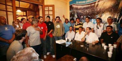 Los barrabravas kirchneristas ya tienen su petit hotel en Congreso