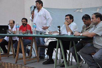 Los problemas en el plus dispararon un reclamo salarial generalizado de municipales y de m�dicos