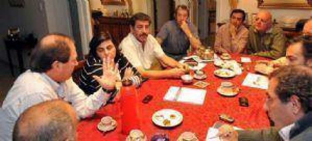 El Confe cuestiona a la UCR por "boicotear" la candidatura de Cobos