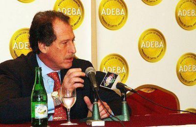 Los bancos privados creen que Redrado deber�a "contribuir a la estabilidad" con su renuncia