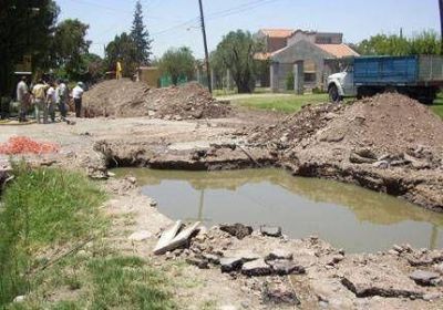 Colaps� el colector cloacal de Luj�n de Cuyo y Maip�