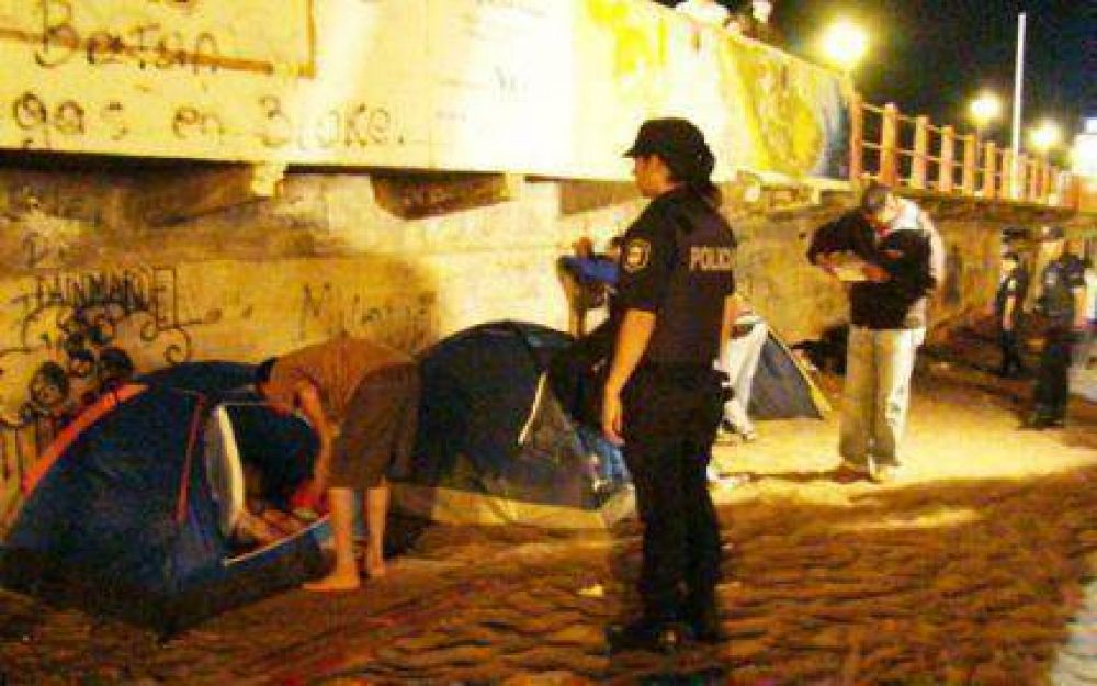 Secuestran carpas en playas de Mar del Plata a infraccionan a limpiavidrios