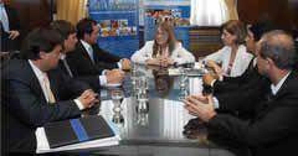 El intendente firm� el convenio "Argentina trabaja"
