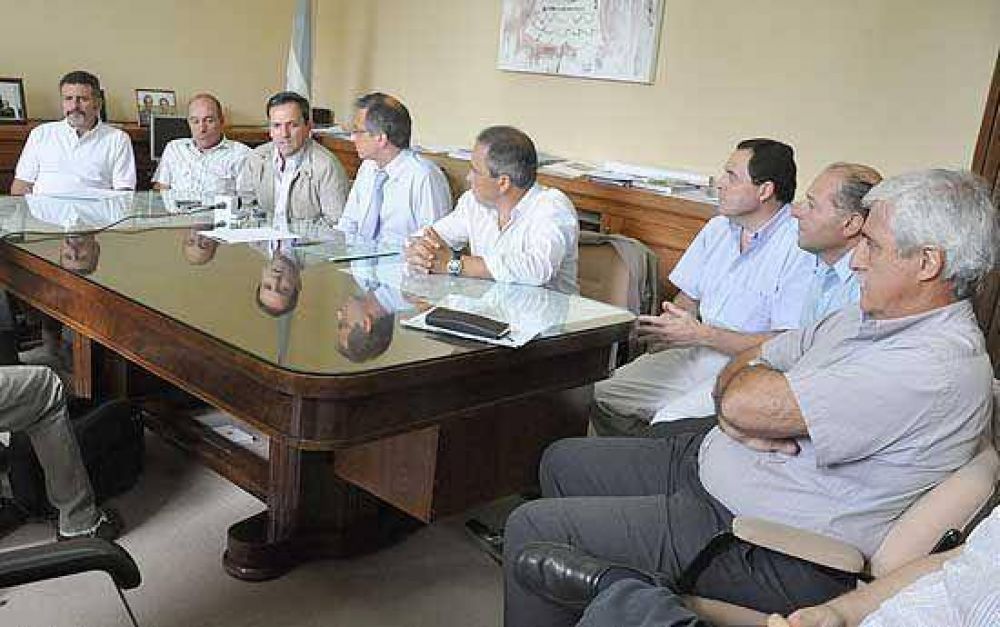 Olavarr�a y Rauch firmaron el control de cargas con c�maras empresarias y transportistas
