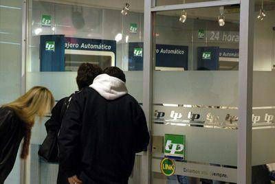 Intenso movimiento en los cajeros autom�ticos y agencias de cobranza