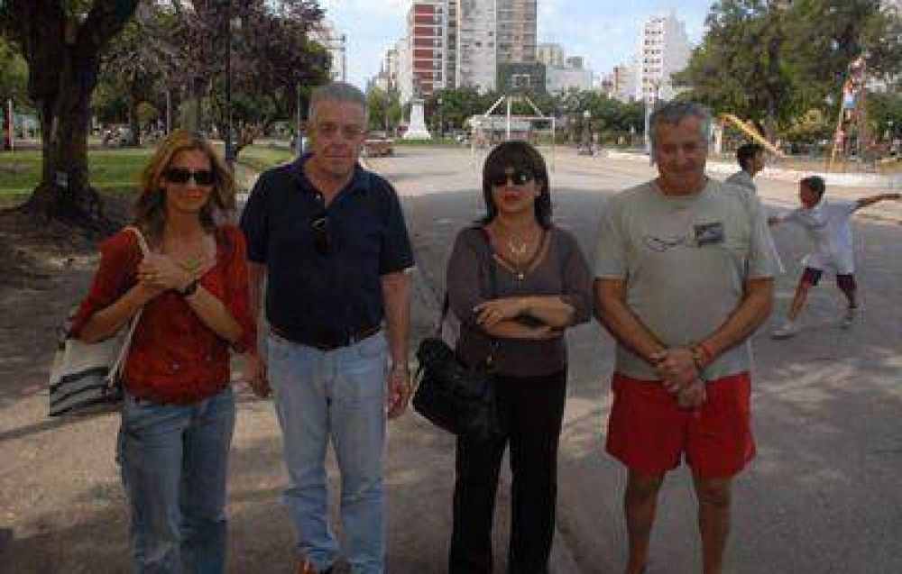 Vecinos de Plaza Mitre preocupados por los problemas del barrio
