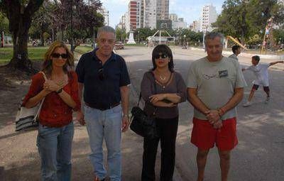 Vecinos de Plaza Mitre preocupados por los problemas del barrio