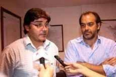 Supervisan llegada de equipamiento a once escuelas de la provincia