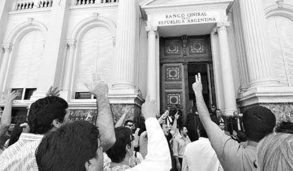 A dos bandas, los bancos presionan por una salida pol�tica 