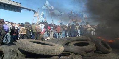 Grupos piqueteros protestaron en el Conurbano y Capital Federal