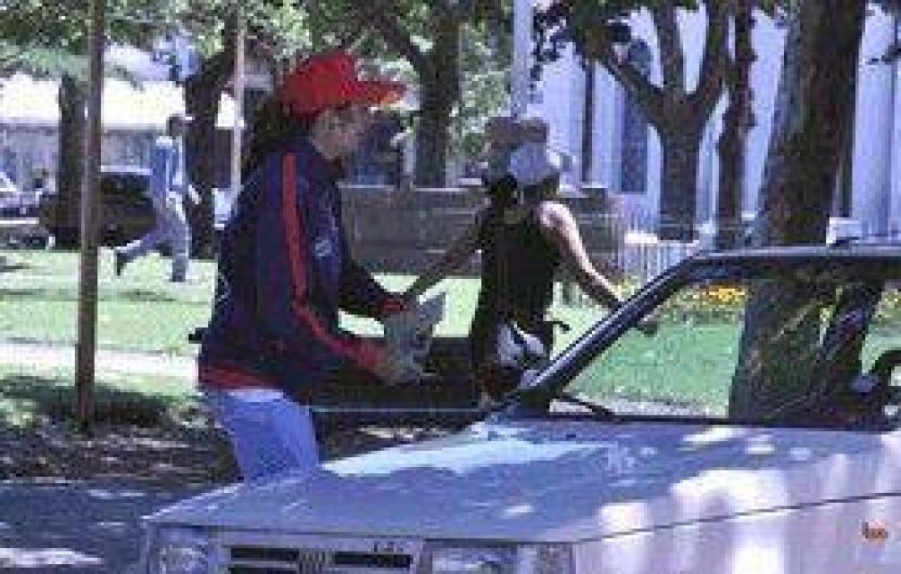 "Antes de aumentar las tarifas, todos tienen que pagar el estacionamiento"