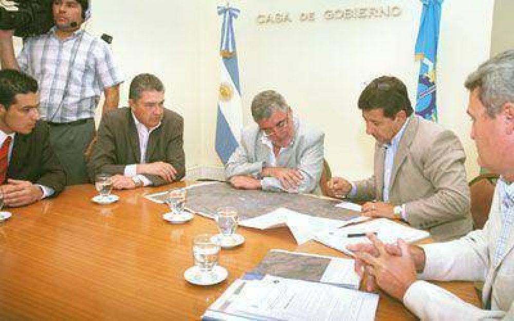Dos empresas presentan ofertas para tender l�neas de energ�a en Sarmiento