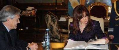 Cristina felicit� a Pi�era e ir� al acto de asunci�n