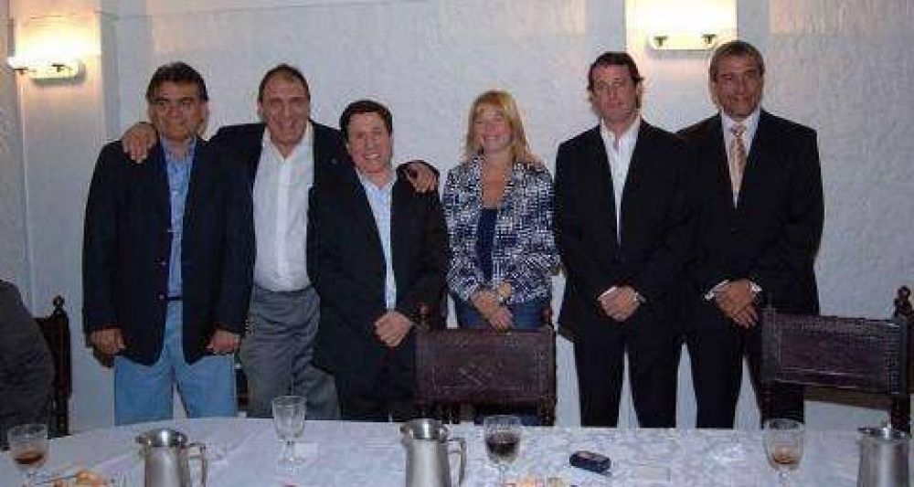 Cuatro intendentes del conurbano se unen para combatir las inundaciones 