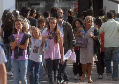 Sin playa, la gente invadi� las calles