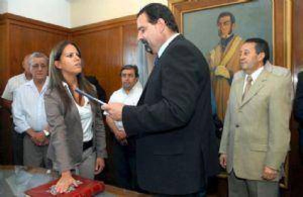 Asumi� la nueva subsecretaria de Ciurca