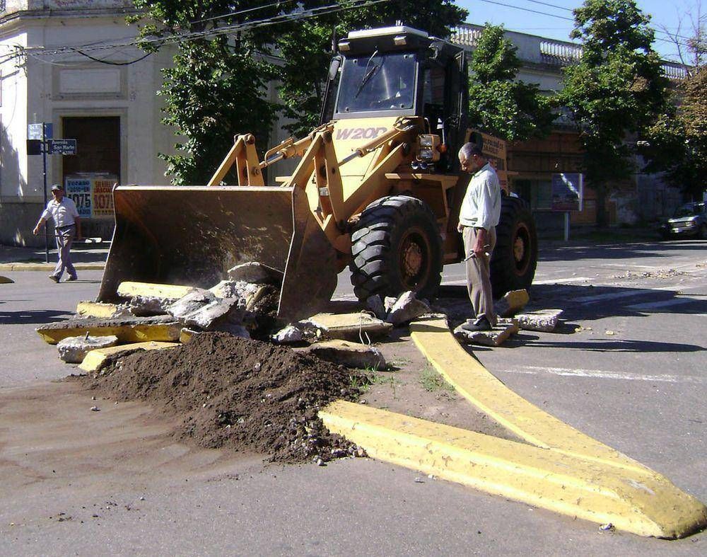 Se est�n retirando los distribuidores de las esquinas de la plaza principal