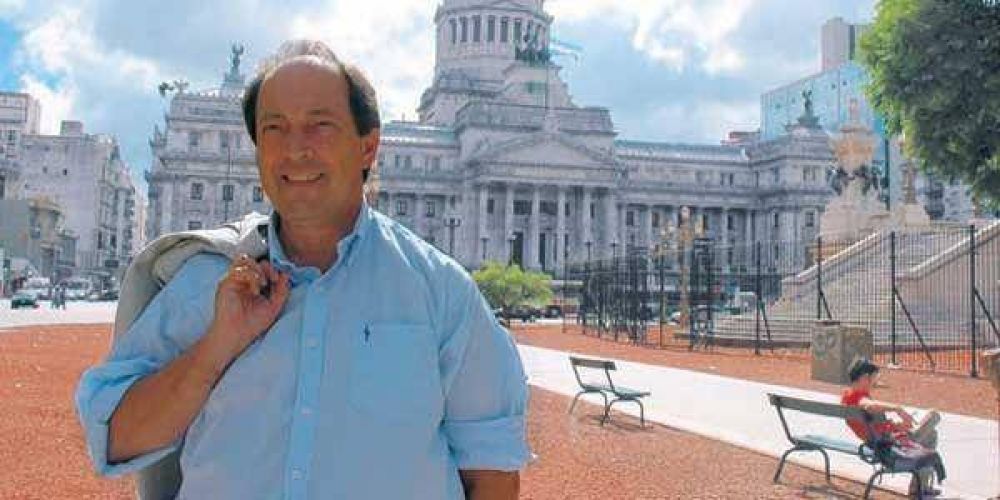 Sanz: "El Gobierno est� metido en un negocio fenomenal con Telecom"