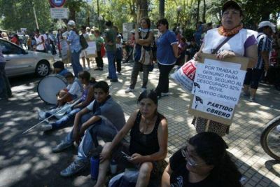 M�s de 500 vecinos marcharon para reclamar trabajo genuino