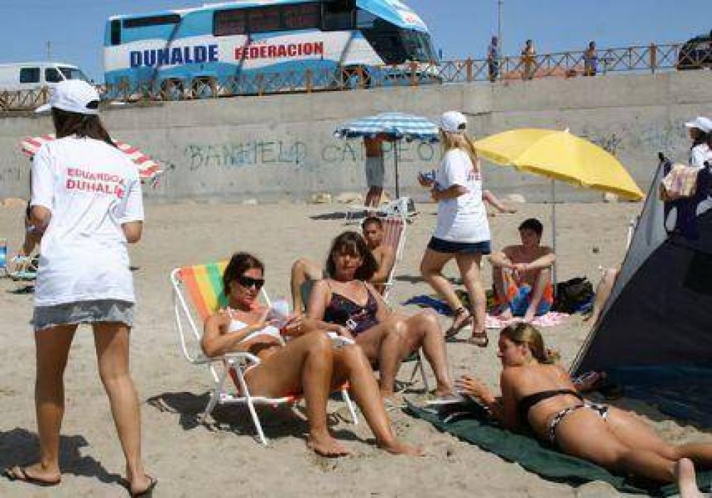 Duhaldistas caminaron las playas de Santa Clara del Mar explicando la propuesta de Duhalde Presidente 2011