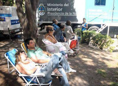 Pol�mica por el funcionamiento del centro m�vil de DNI