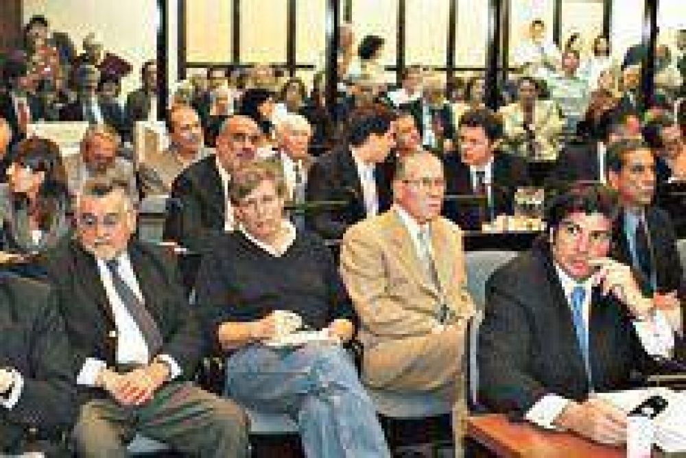 Represores con libertad para circular