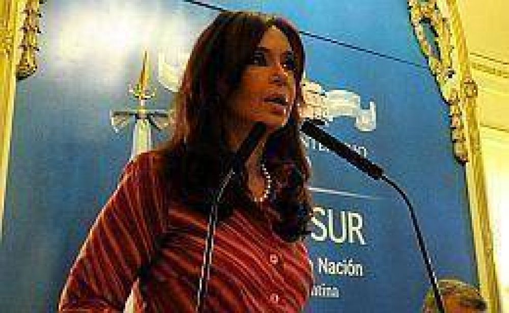 "Para que los buitres de afuera tengan �xito, tiene que haber buitres aut�ctonos"
