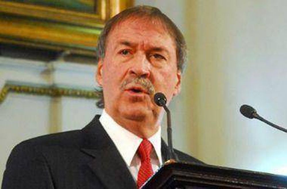 "El Fondo del Bicentenario debe contemplar las deudas de las provincias"