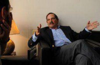 "Yo nunca cierro las puertas, pero hoy prefiero seguir siendo gobernador de la Provincia"